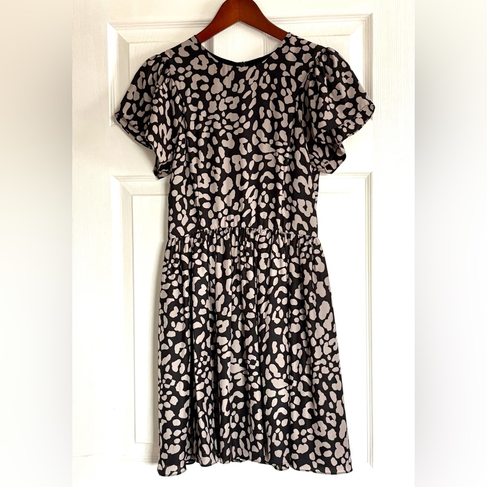 Talula Aritzia Grey & Black Animal Print Flutter Sleeve Dress Size 4 - Picture 3 of 15